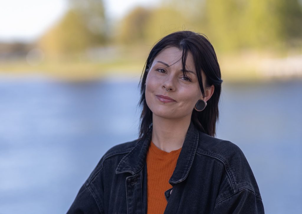 Foto på Elin Ingels, Vänsterpartiet i Karlstads ambassadör för Vänsterns Internationella Forum.